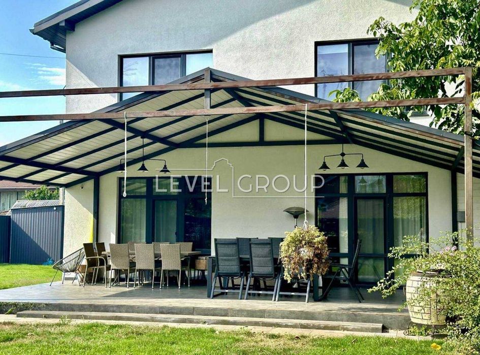 Продається сучасний будинок з якісним ремонтом у Русанівських садах