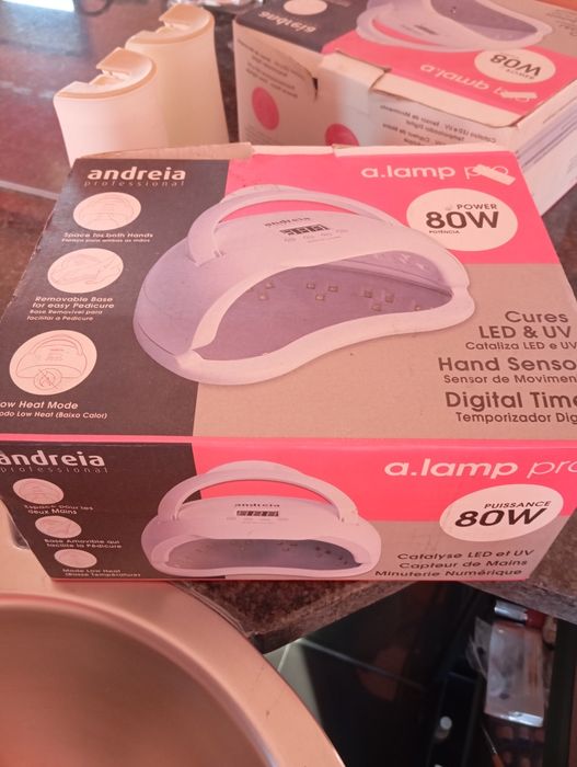 Lâmpada de unhas da marca Andreia