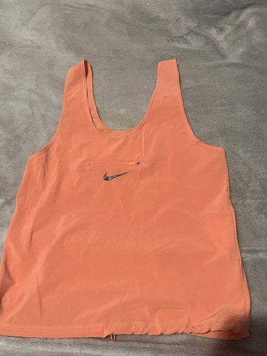 Рожевий топ найк