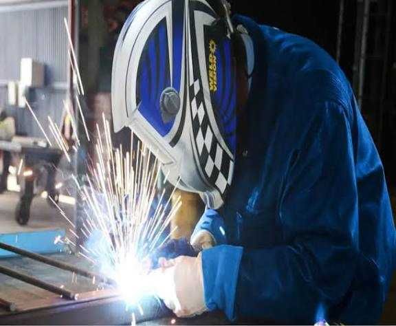 Soldar alumínio, ferro, inox . Aplainamento de cabeças de motores.