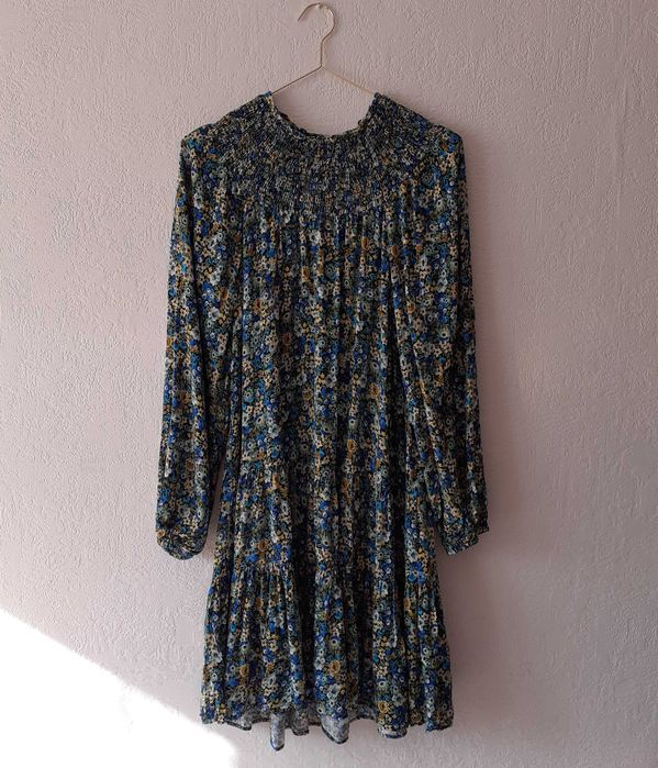 Sukienka w kwiaty // Mango