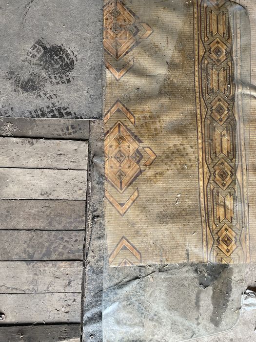 Продам переднє скло на Ваз 2107