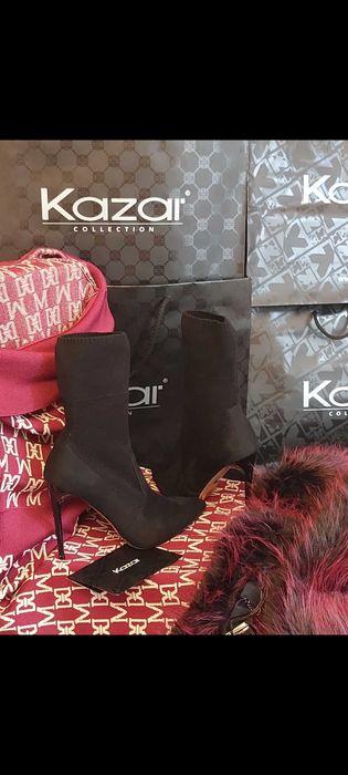 Czarne zamszowe botki na szpilce Marki Kazar