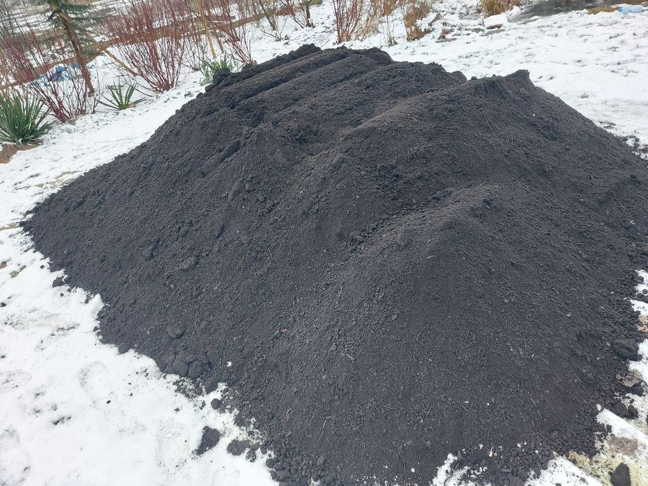 Kompost organiczny kompost ogrodowy pod warzywa kwiaty nawóz organiczny do ogrodu szklarni do skrzyń inspektów ziemia ogrodowa mieszanka z kompostem