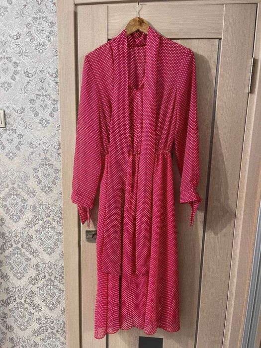 Шикарна сукня бренду Tess Dress