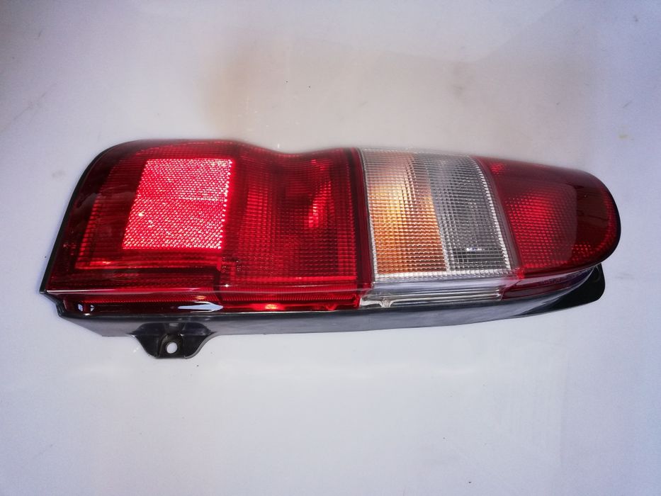 Farol farolim trás esquerdo direito Toyota Hiace de 1996 a 2007 (NOVO)