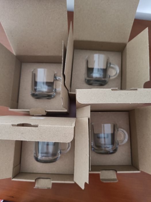 4 chávenas Nespresso