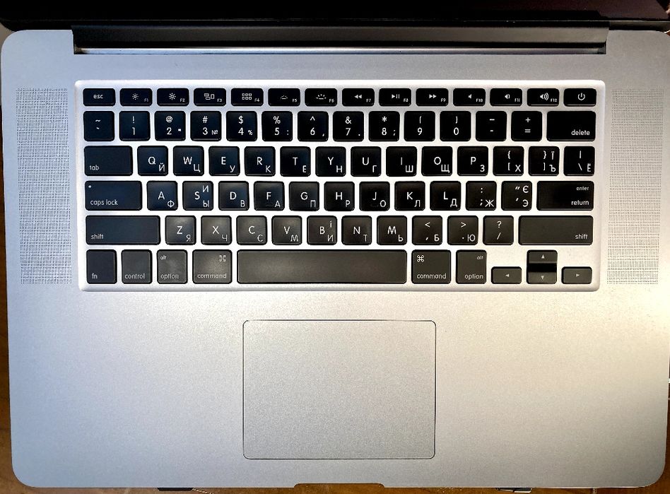 15.4" Apple Macbook Pro Early 2013 A1398 Retina i7 8Gb RAM 256 SSD