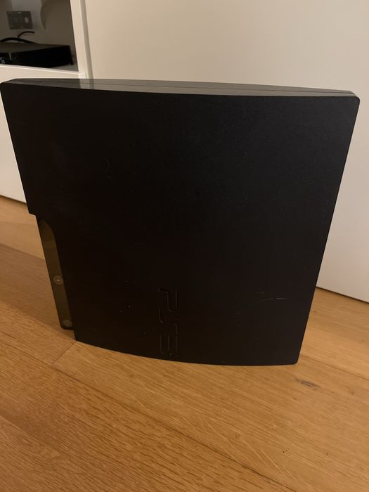 PS3 em bom estado com dois comandos