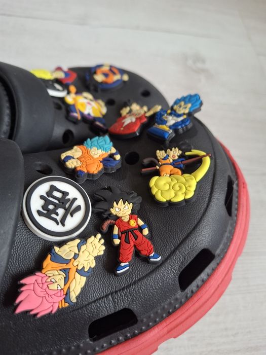 Crocsy chodaki Naruto przypinki 38