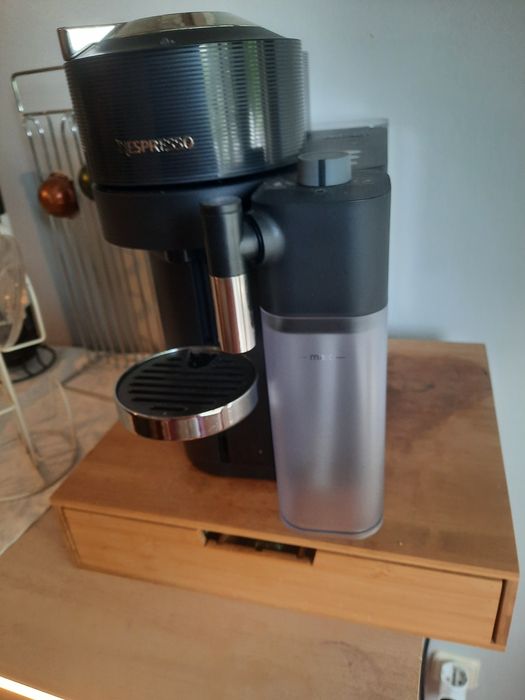 Maquina de Café Nespresso gran Lattissima