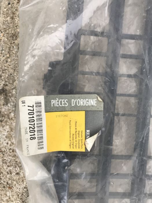 Grelha parachoques Original clio 3 2009