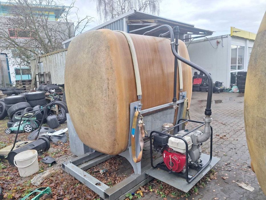 Motopompa ze zbiornikiem