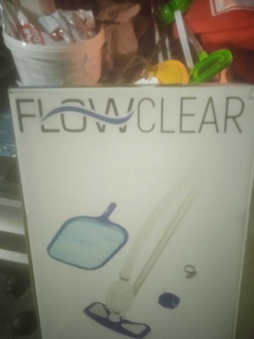 Zestaw do czyszczenia basenów  FLOWCLEAR