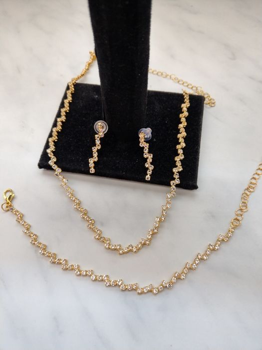 Zestaw bizuterii pozłacanej z cyrkonią