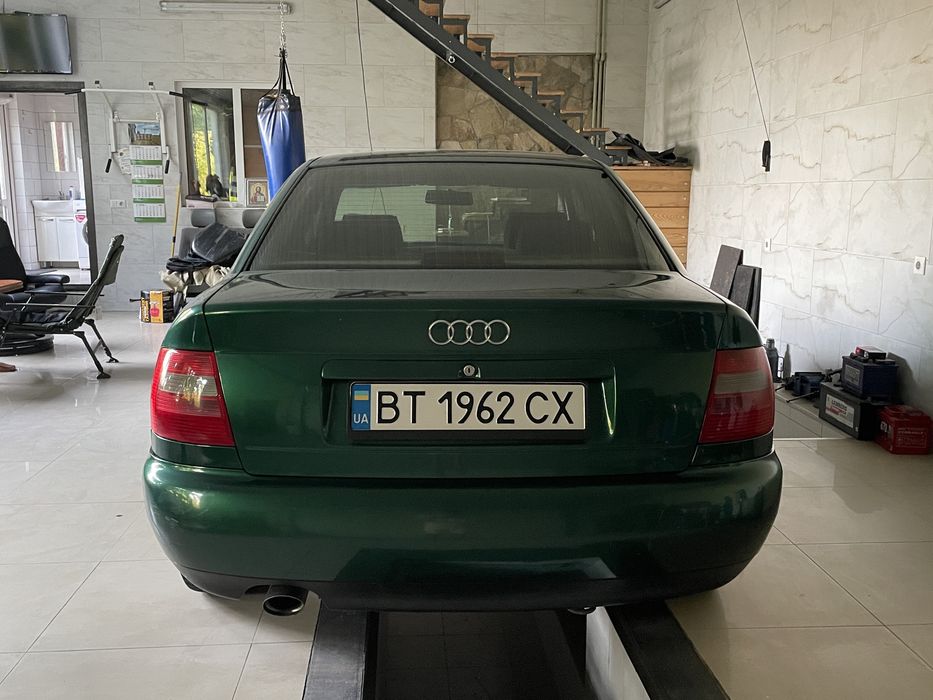 Audi A4B5 1.6 Газ/бензин