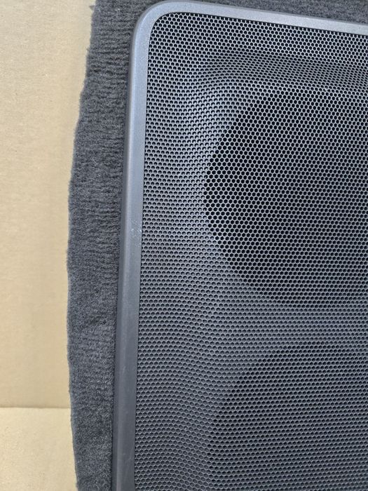 Maskownica  Głośnika  SUBWOOFERA Volvo V40 95-04