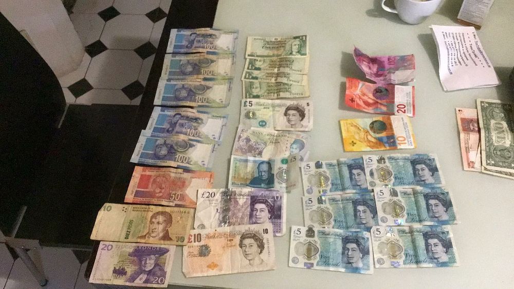 Купюры монеты банкноты