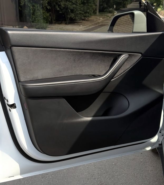 Tesla model Y 2020 рік