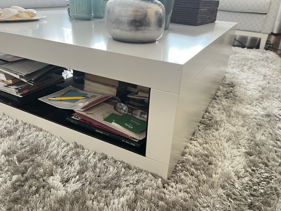 Mesa de centro branca Antarte (madeira maciça lacada)