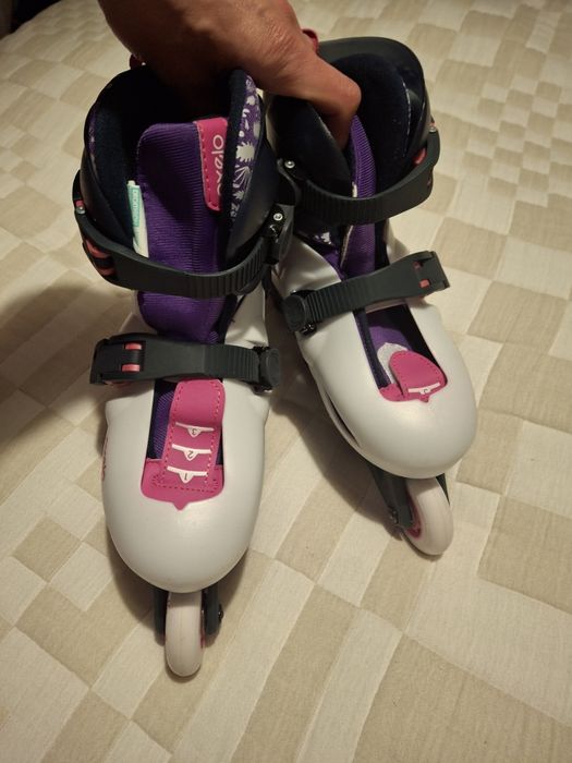 Patins em linha e capacete