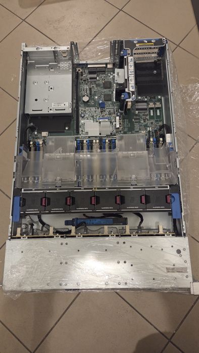 Serwer HP DL380 gen9 24 bay