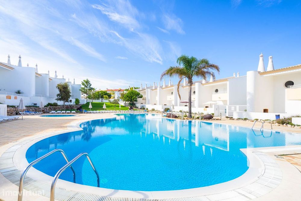 Apartamento T1+1 a pé da praia da Galé