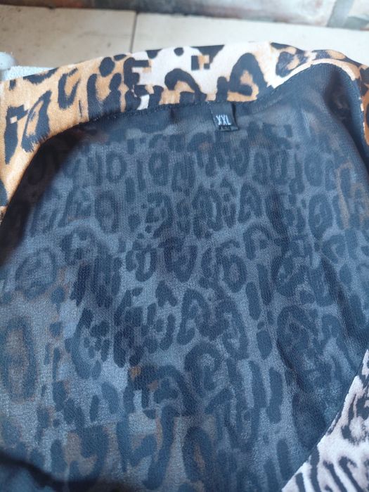 Camisola XXL DE tigreza em muito bom estado geral  3€ Apenas
