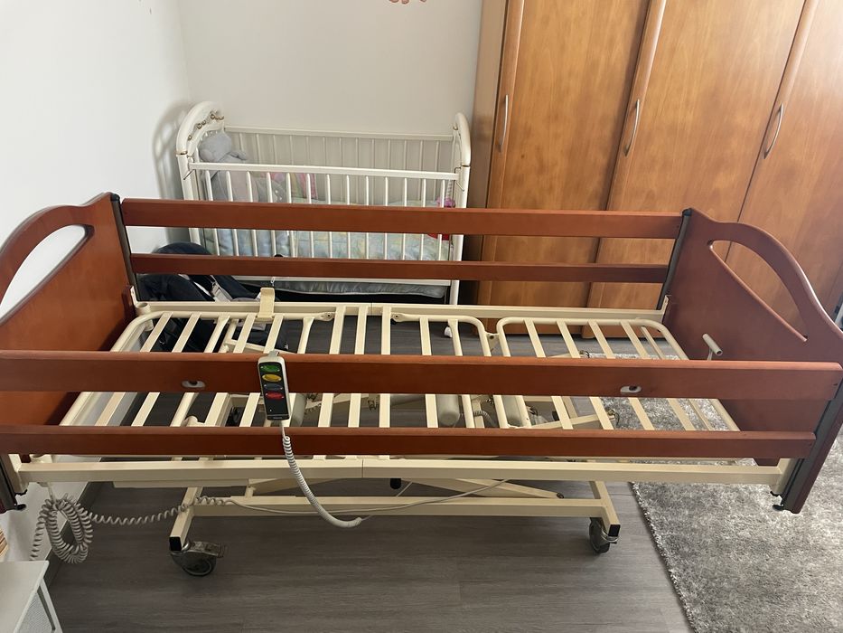 Cama articulada eletrica INVACARE ALEGIO