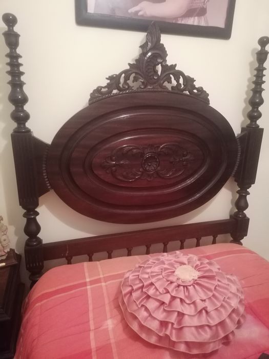 Quarto de solteiro em Castanho antigo completo