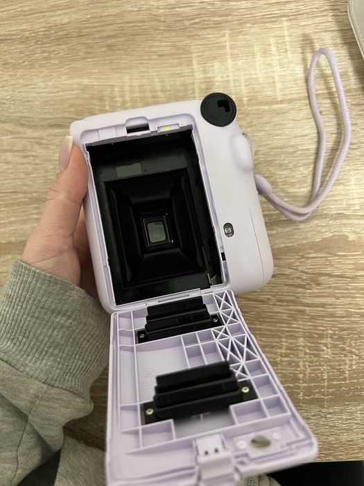 Fujifilm Instax Mini 12 лавандовий + білий чохол в подарунок
