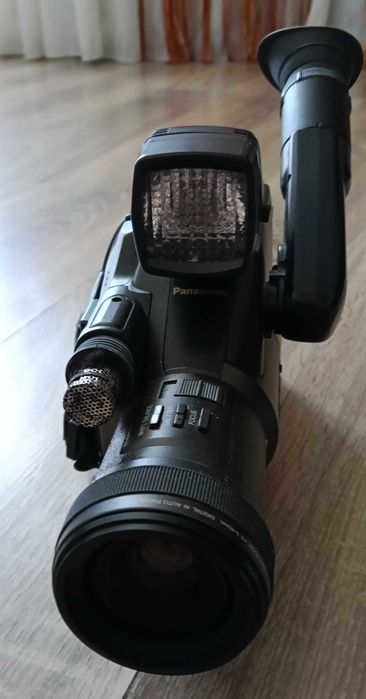 Японська відеокамера Panasonic NV-G202B