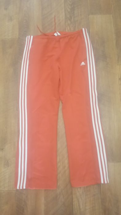 Жіночий спортивний костюм