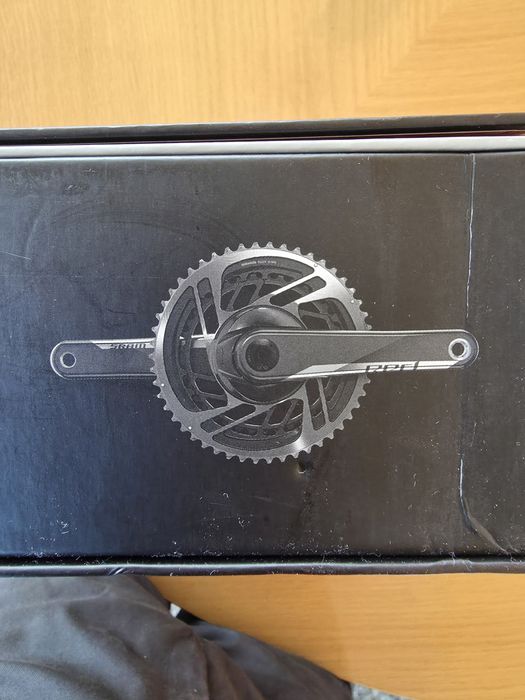 Pedaleiro SRAM RED AXS DUB 46/33T 172.5mm Novo
- Compatível com AXS