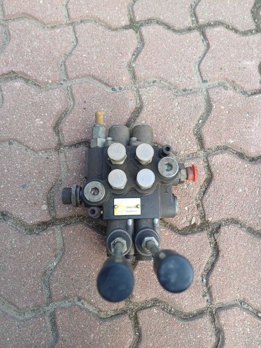 Rozdzielacz hydrauliczny 40l 2 sekcyjny