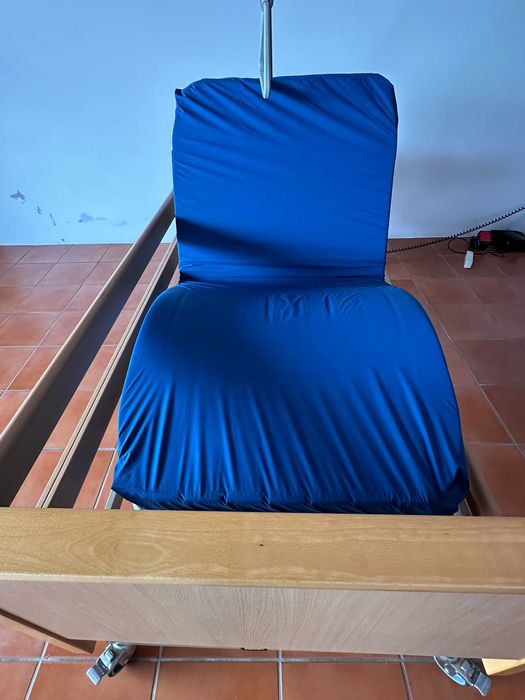 Cama articulada elétrica bom estado com colchão anti escaras