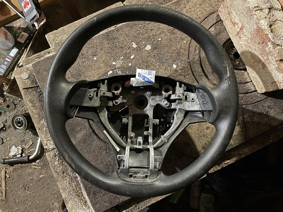 Руль від нісан,тойота