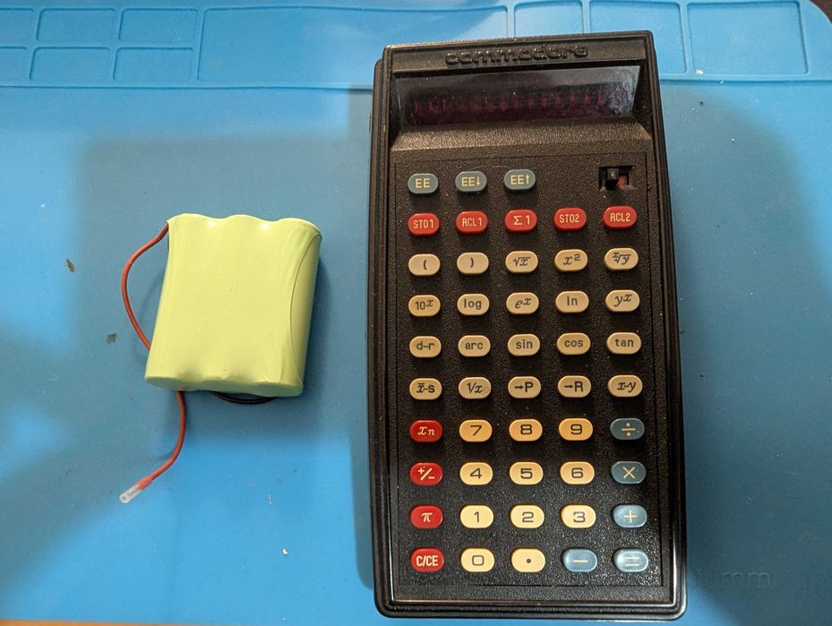 Ретро калькулятор Commodore 4120R та інші