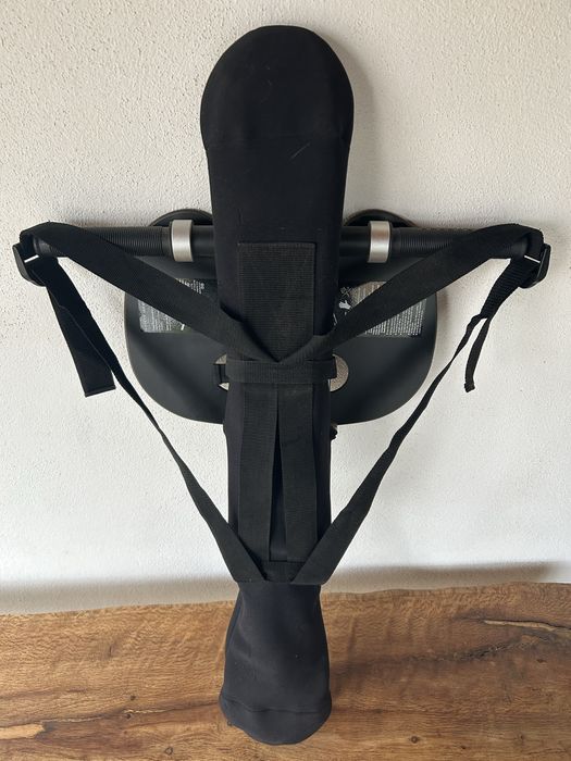 Mono ski para divertimento na neve.