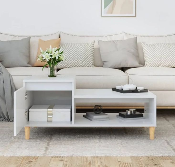 Mesa lateral em perfeito estado.