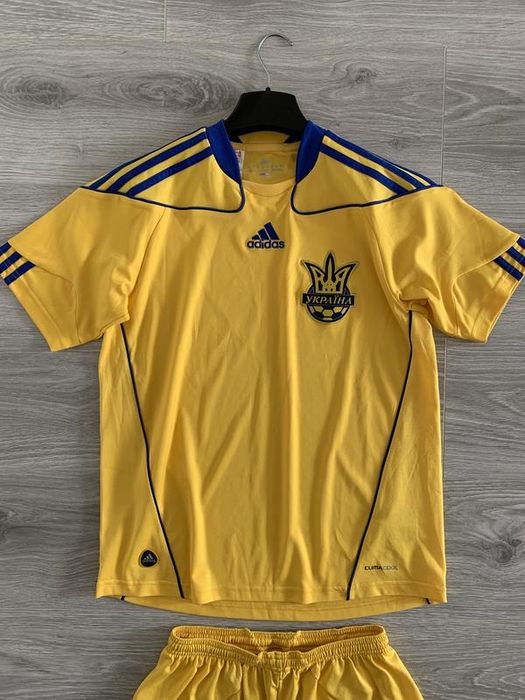 Adidas футбольна форма збірной України