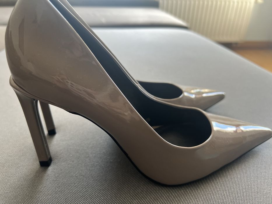 Szpilki Zara nude beżowe rozmiar 38, Nowe piękne