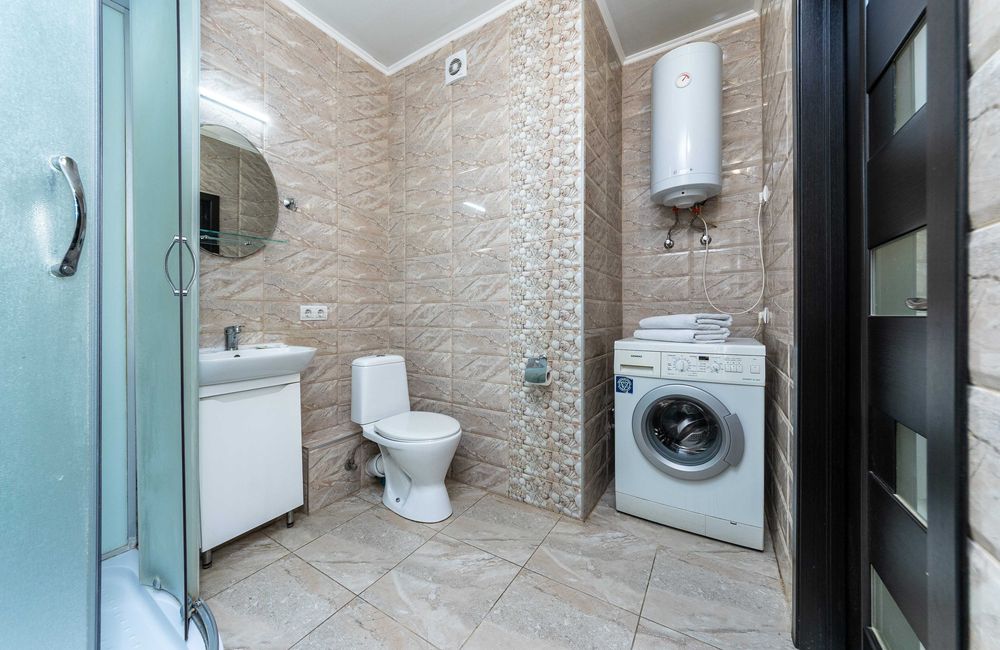 Комфорт і зручність. При відключенні світла - ліфти працюють, вода є.