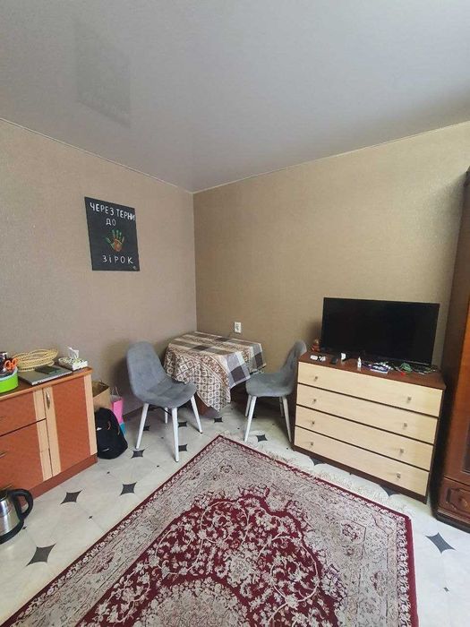 Продаж кімнати з ремонтом у Ближніх Гречанах. Меблі та техніка залишаються!