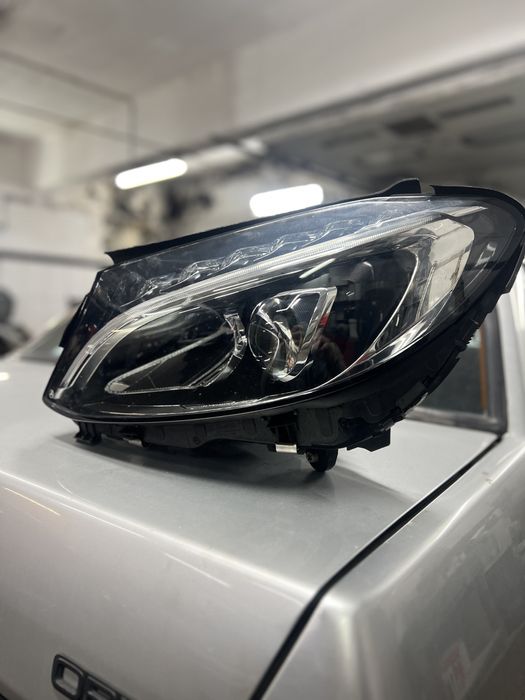 Ótica LED Esquerda Mercedes C W205