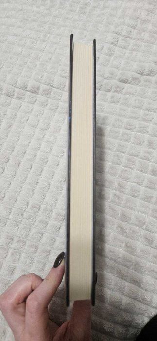 Книга "Небажаний гість" Шарі Лапена