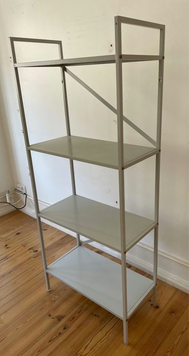 Estante de metal do Ikea