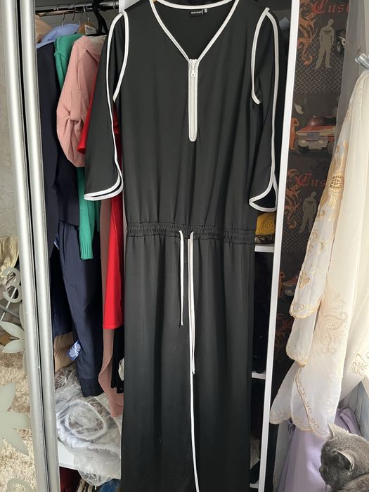 Сукня в спортивному стилі, в пол