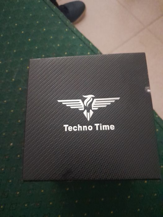 Relógios novos de marca