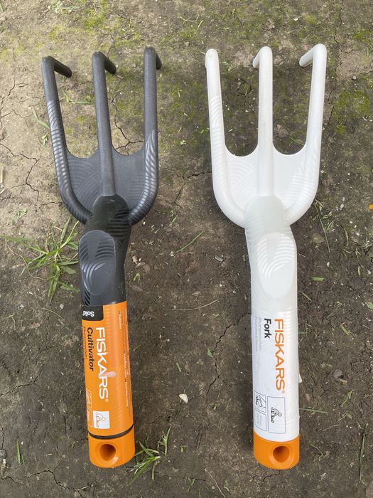 Ручний культиватор, розпушувач для саду, городу Fiskars Solid